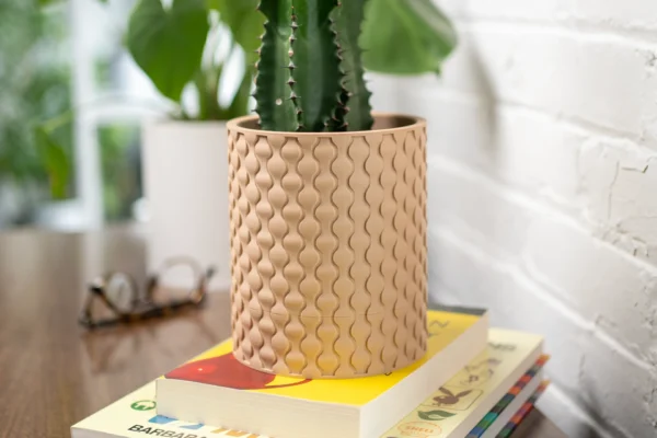 Raindrop Planter with drip tray
