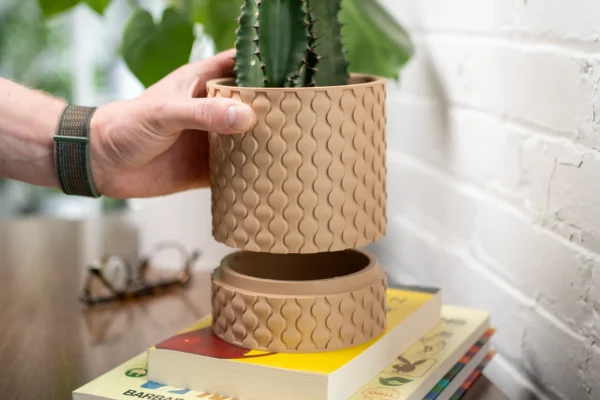 Raindrop Planter with drip tray - Image 2